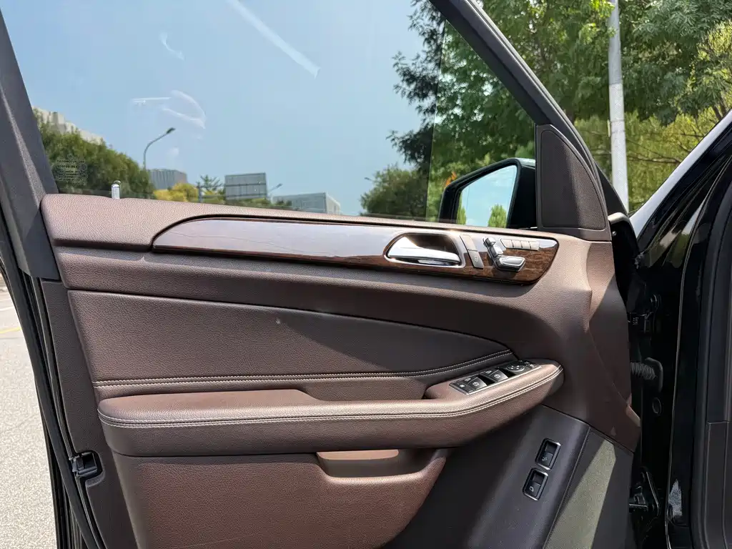 Mercedes-Benz GLS — фото 23