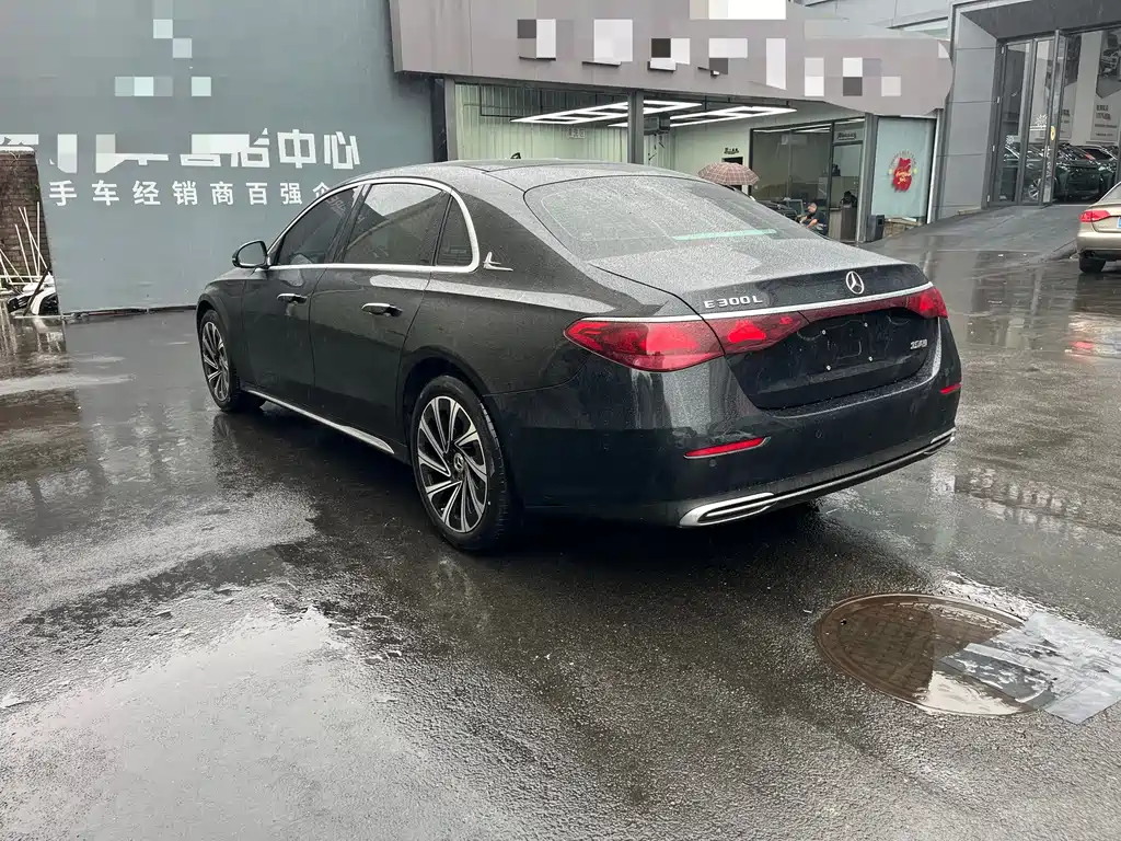 Mercedes-Benz E-Class — фото 7