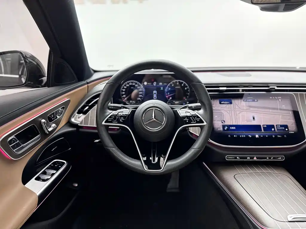 Mercedes-Benz E-Class — фото 6