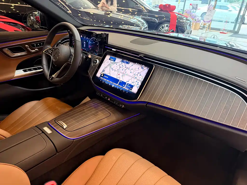 Mercedes-Benz E-Class — фото 14