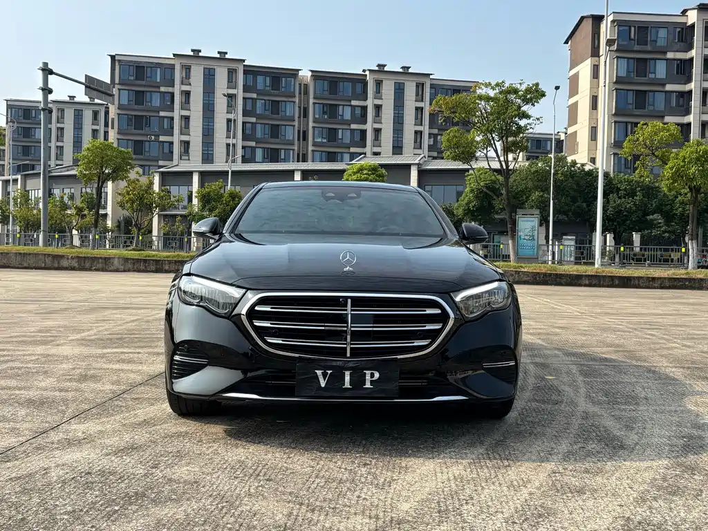 Mercedes-Benz E-Class — фото 2