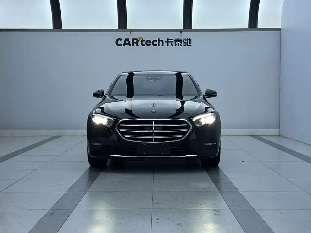 Mercedes-Benz E-Class — фото 2