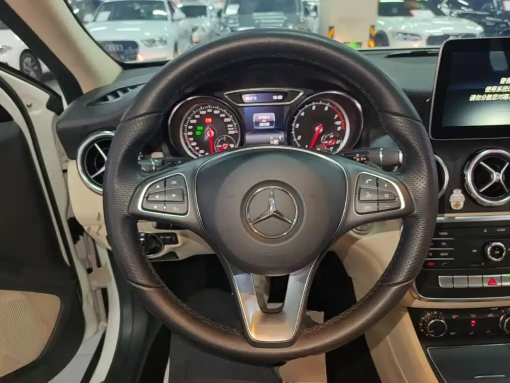 Mercedes-Benz GLA — фото 11