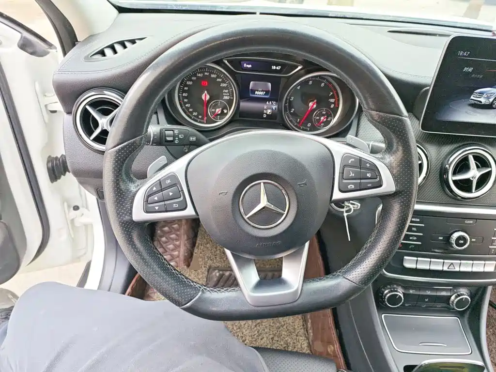 Mercedes-Benz GLA — фото 7