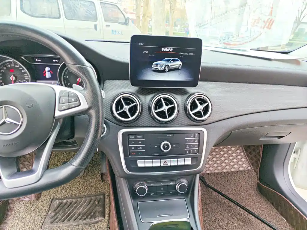 Mercedes-Benz GLA — фото 9