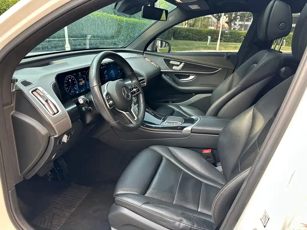 Mercedes-Benz EQC — фото 14