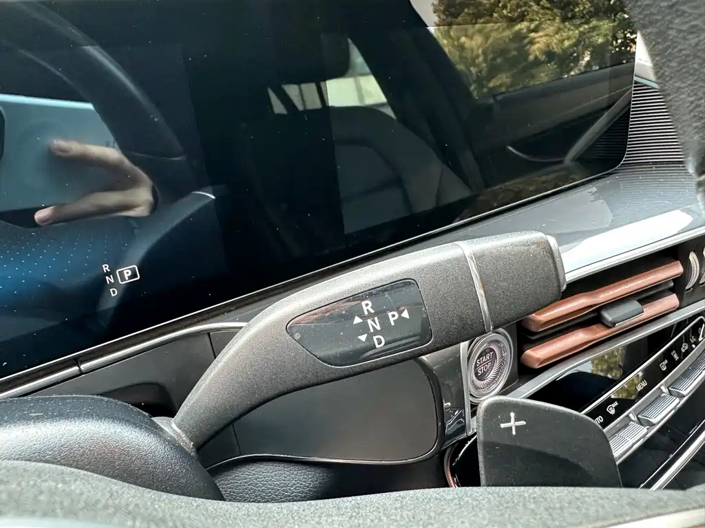 Mercedes-Benz EQC — фото 15
