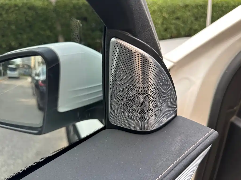 Mercedes-Benz EQC — фото 17