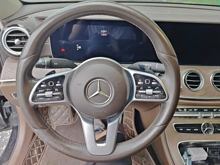 Mercedes-Benz E-Class — фото 15