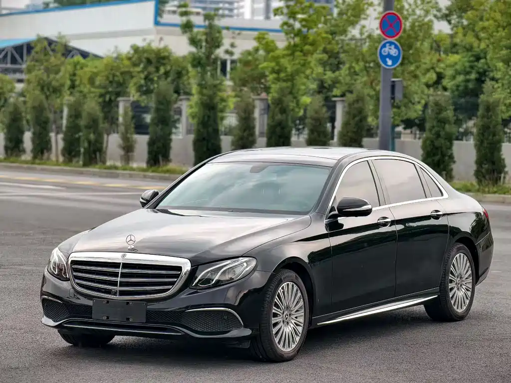 Mercedes-Benz E-Class — фото 2
