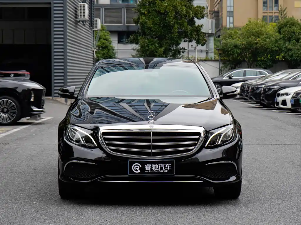 Mercedes-Benz E-Class — фото 2