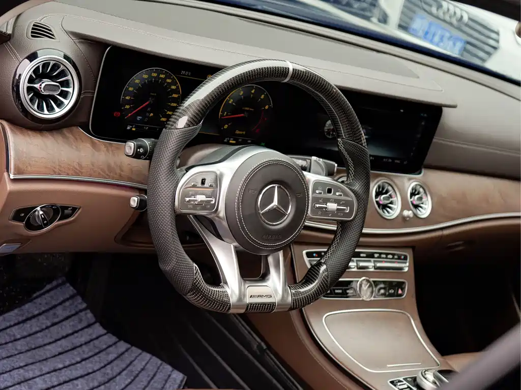 Mercedes-Benz E-Class — фото 10