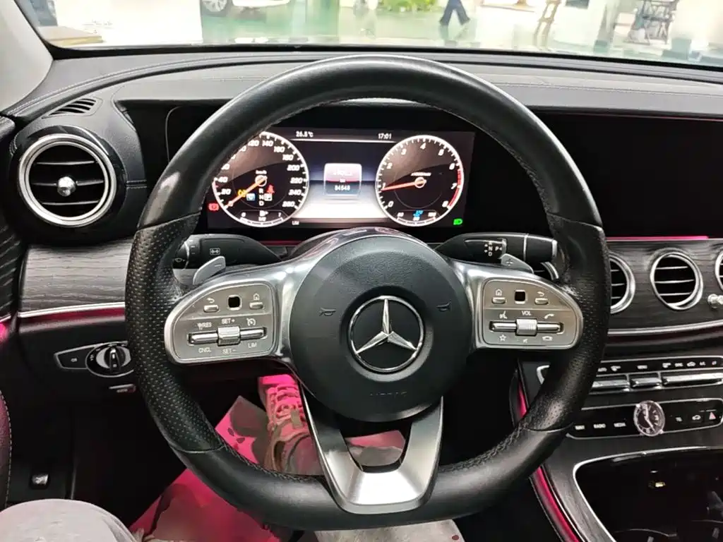 Mercedes-Benz E-Class — фото 11