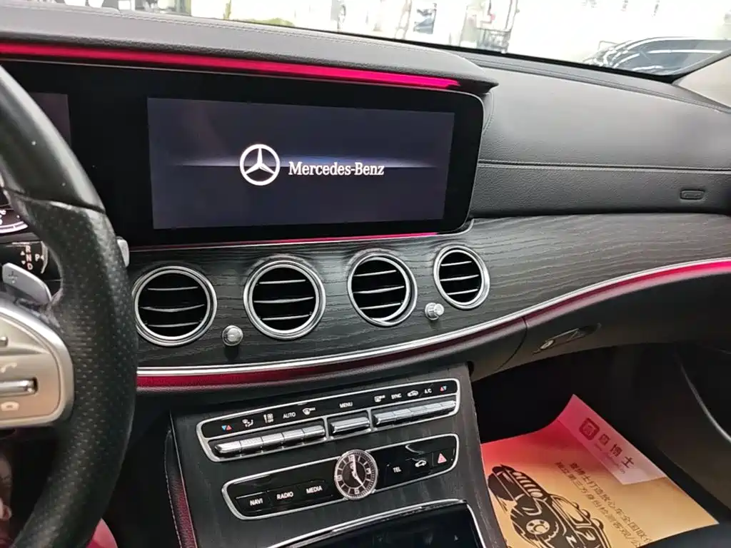 Mercedes-Benz E-Class — фото 13