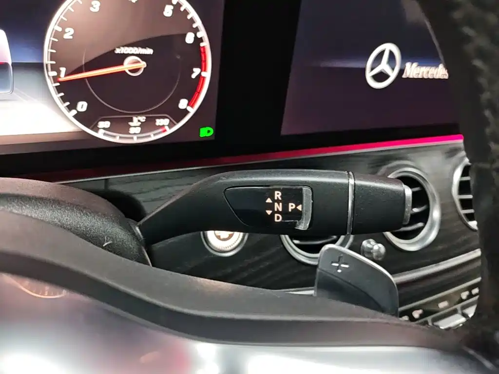 Mercedes-Benz E-Class — фото 14