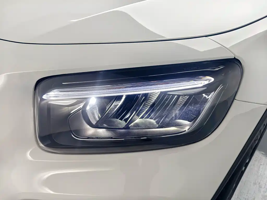 Mercedes-Benz GLB — фото 10