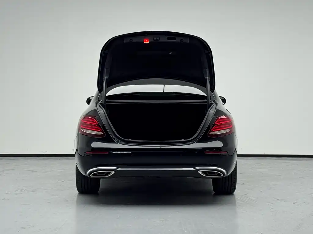 Mercedes-Benz E-Class — фото 10