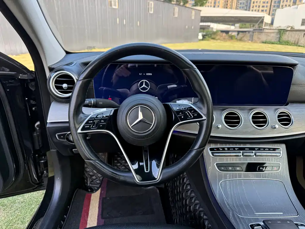 Mercedes-Benz E-Class — фото 10