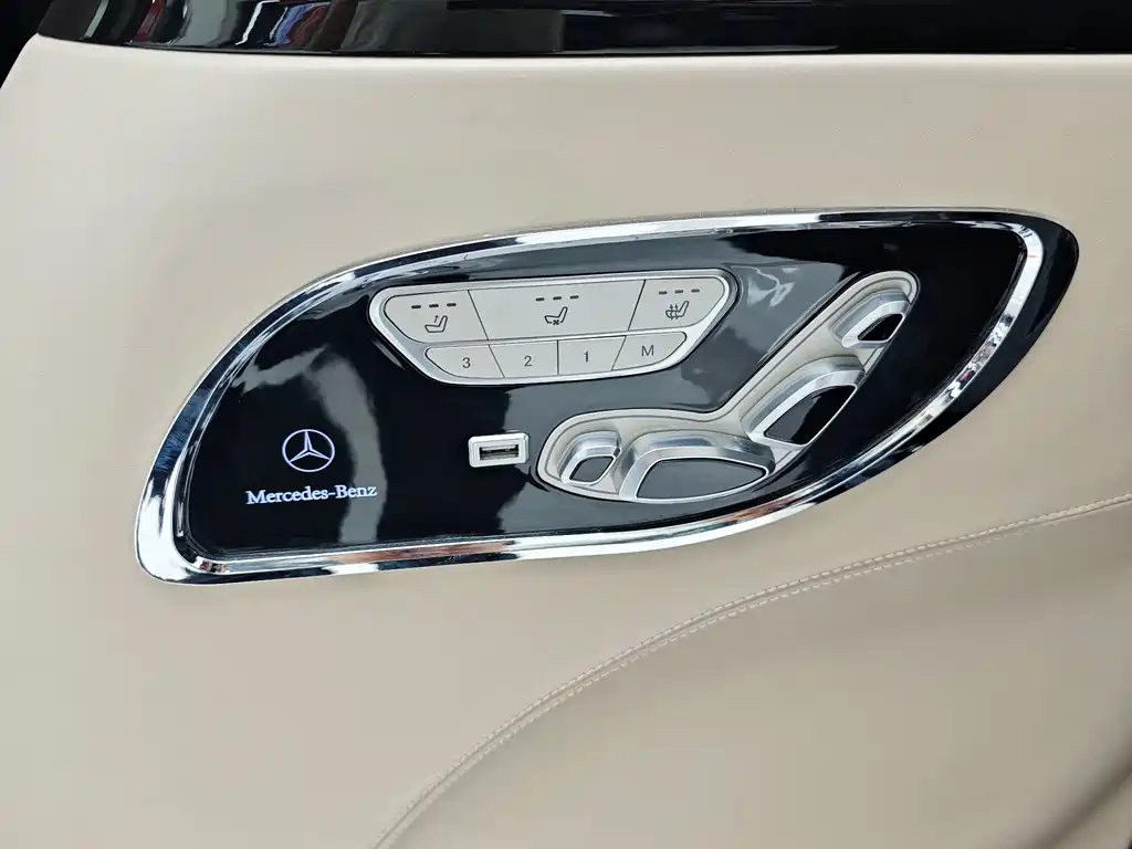 Mercedes-Benz V-Class — фото 17