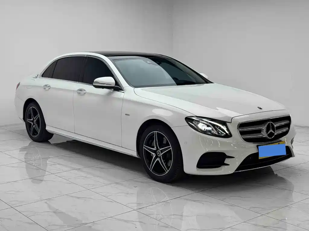 Mercedes-Benz E-Class — фото 3