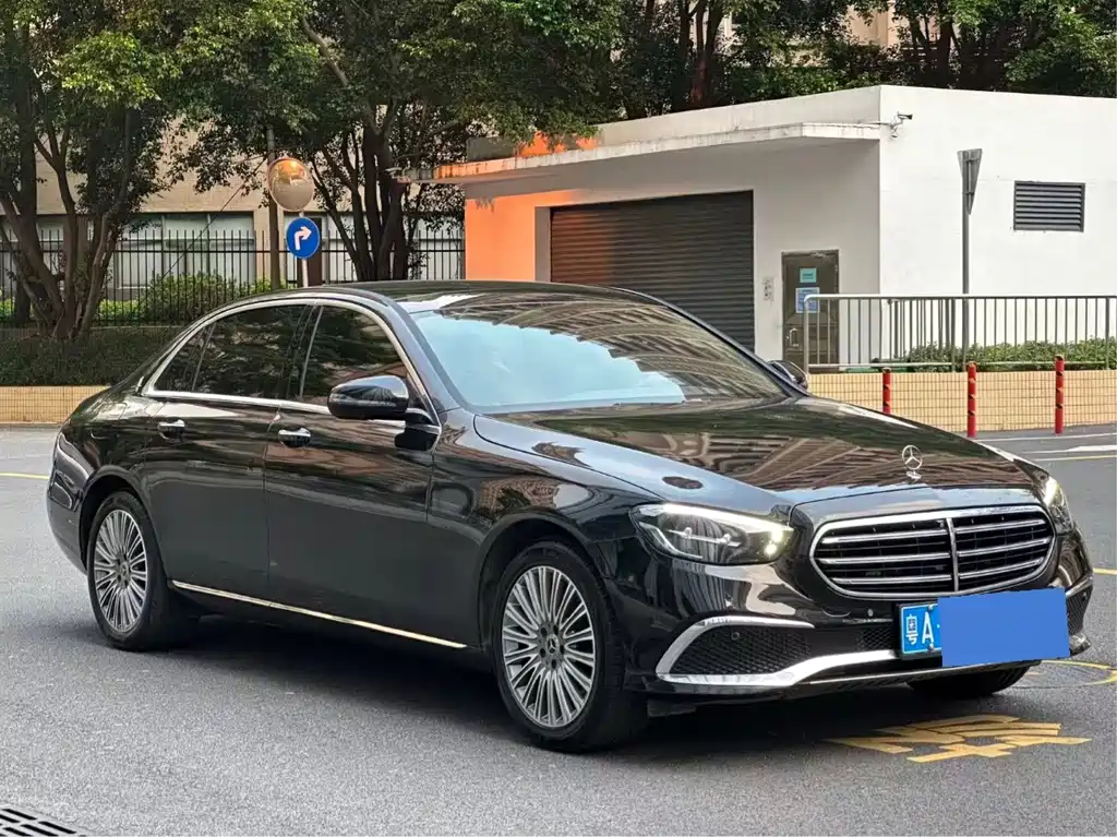 Mercedes-Benz E-Class — фото 2