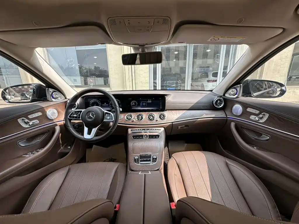 Mercedes-Benz E-Class — фото 11