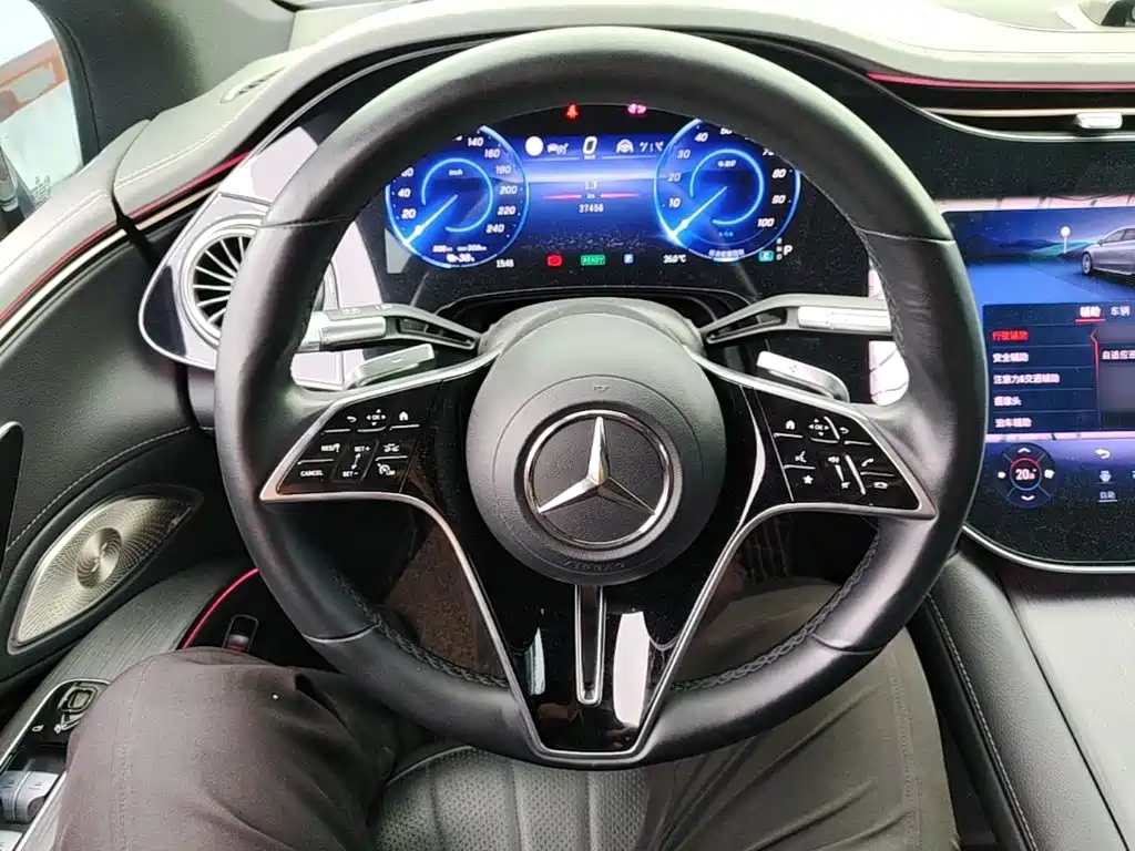 Mercedes-Benz EQS — фото 15