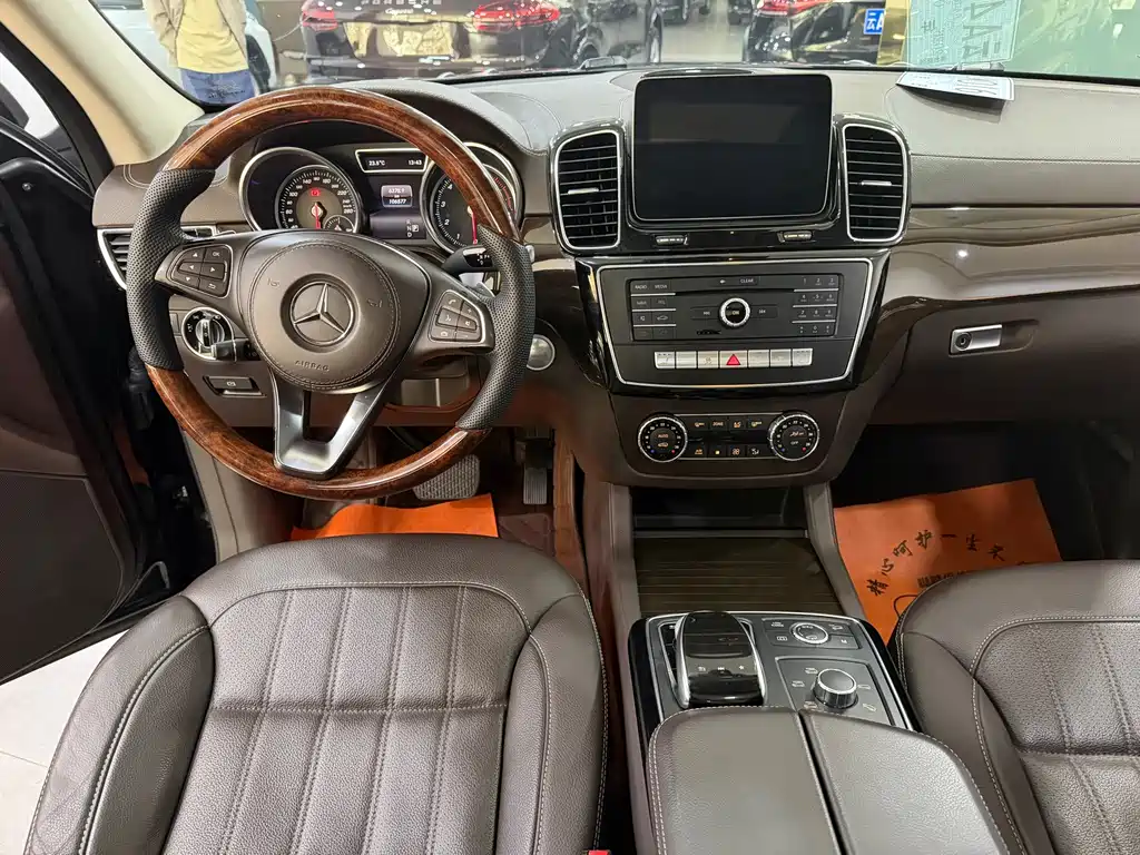 Mercedes-Benz GLS — фото 8