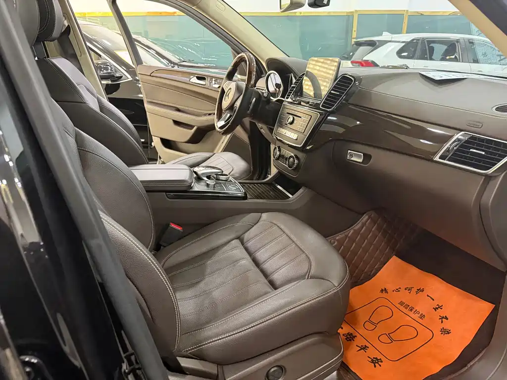 Mercedes-Benz GLS — фото 10