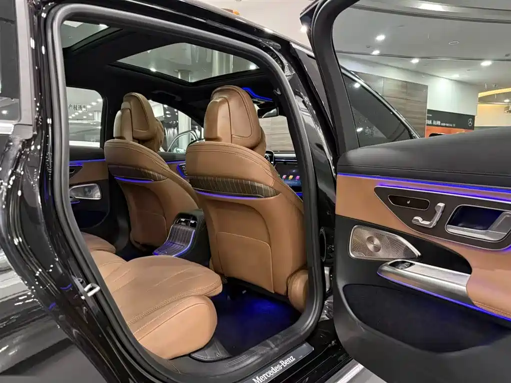 Mercedes-Benz E-Class — фото 12