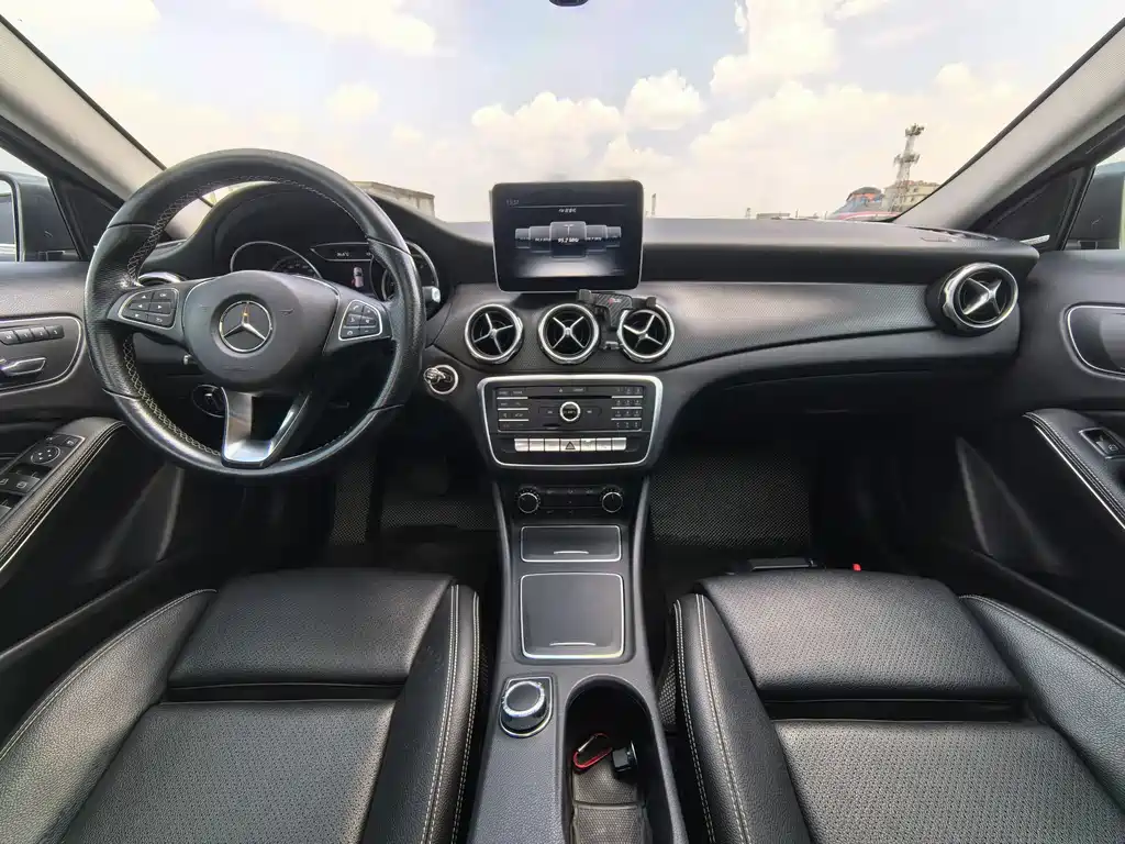 Mercedes-Benz GLA — фото 8