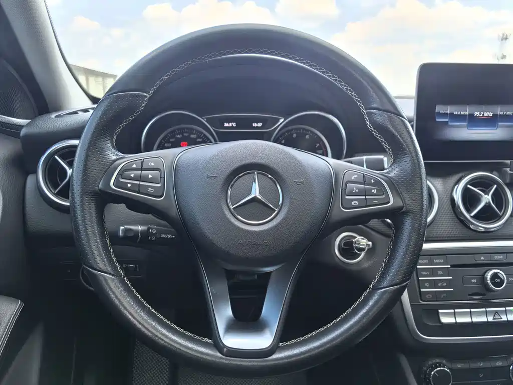 Mercedes-Benz GLA — фото 9