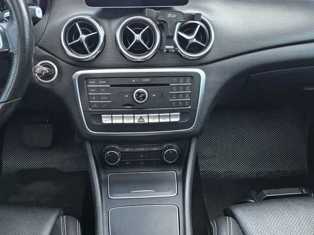Mercedes-Benz GLA — фото 10