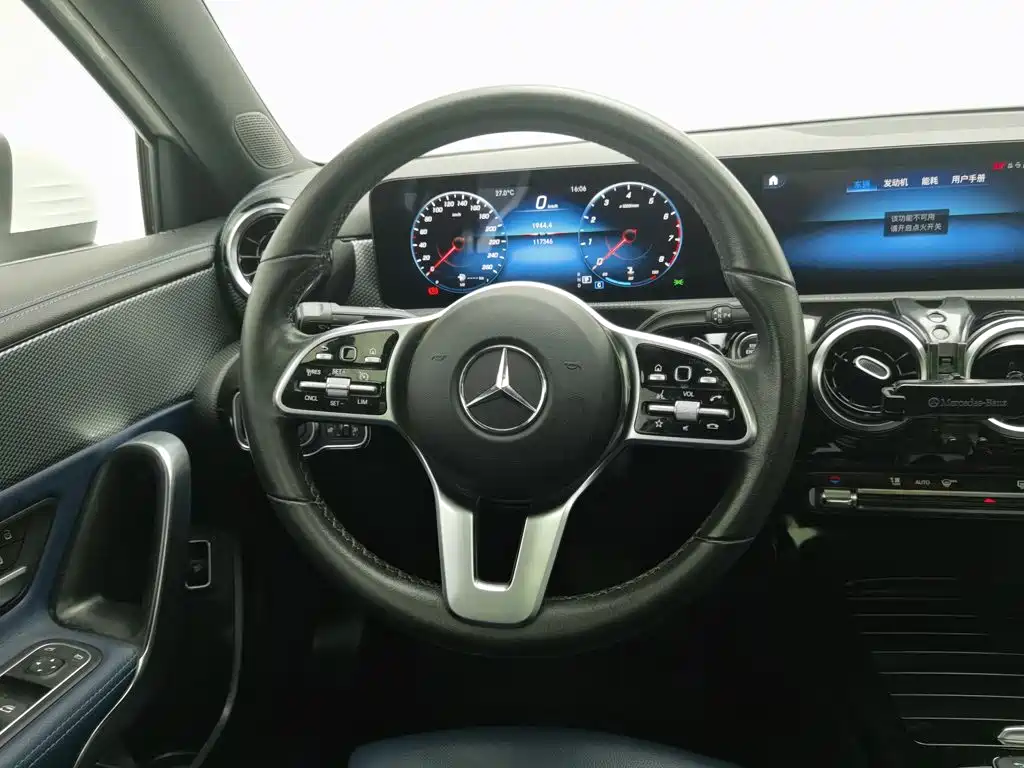 Mercedes-Benz A-Class — фото 11