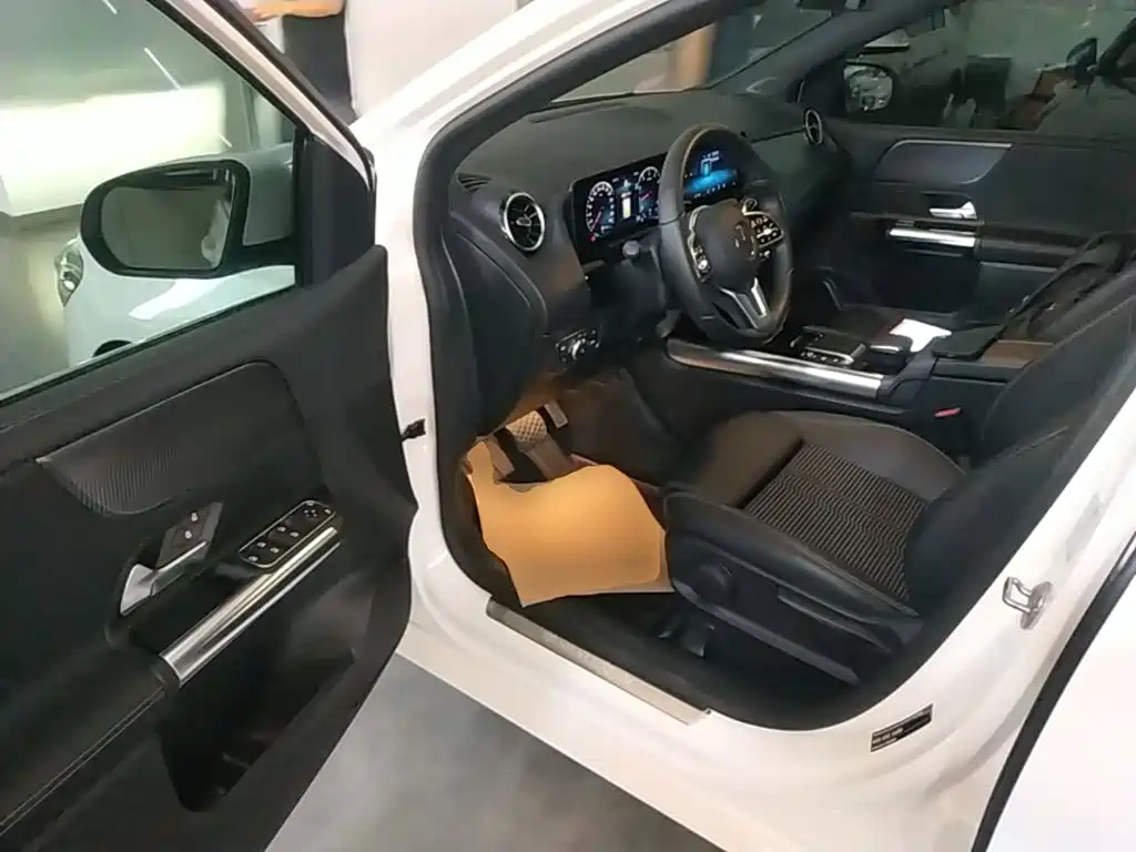 Mercedes-Benz B-Class — фото 16