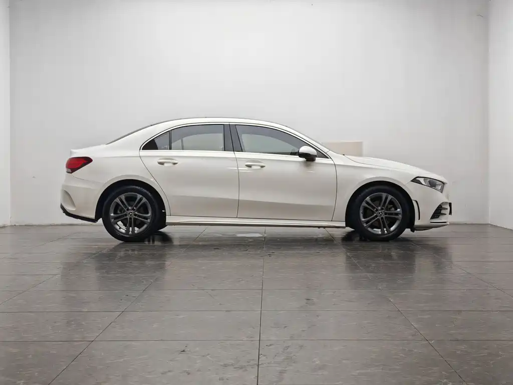 Mercedes-Benz A-Class — фото 11