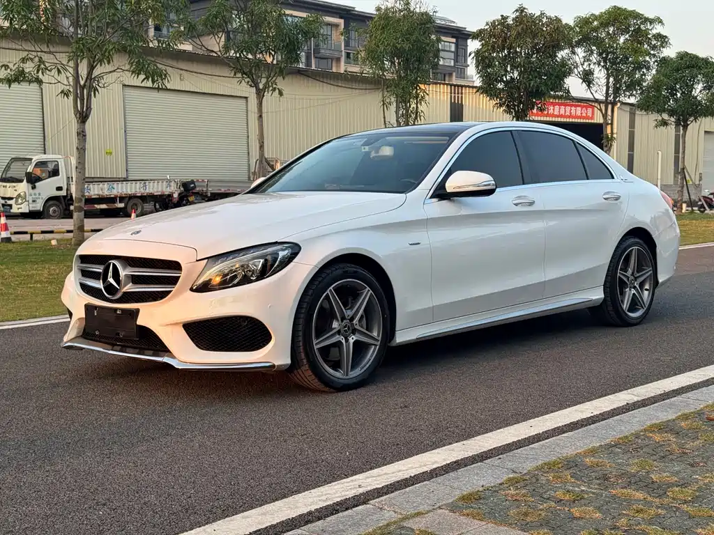 Mercedes-Benz C-Class — фото 32