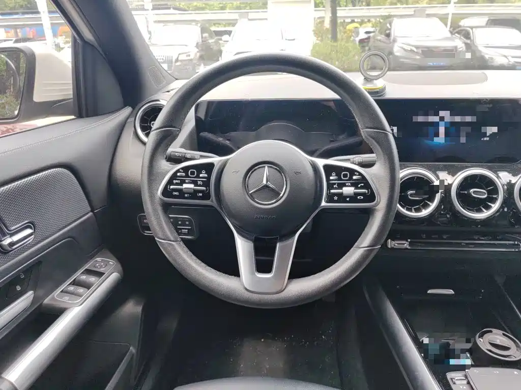 Mercedes-Benz GLA — фото 11