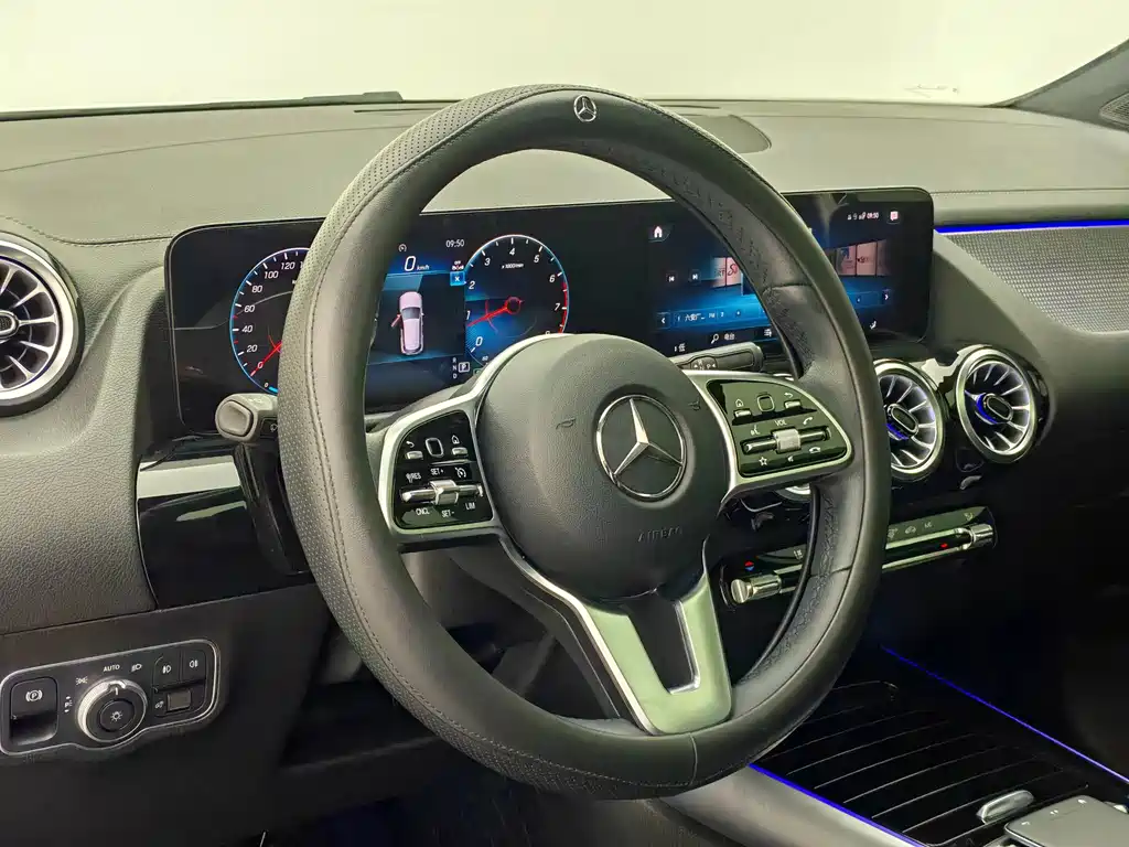 Mercedes-Benz GLA — фото 10