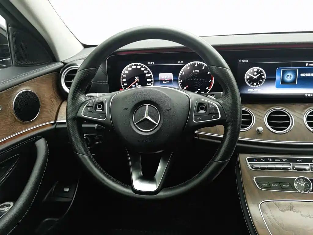 Mercedes-Benz E-Class — фото 11