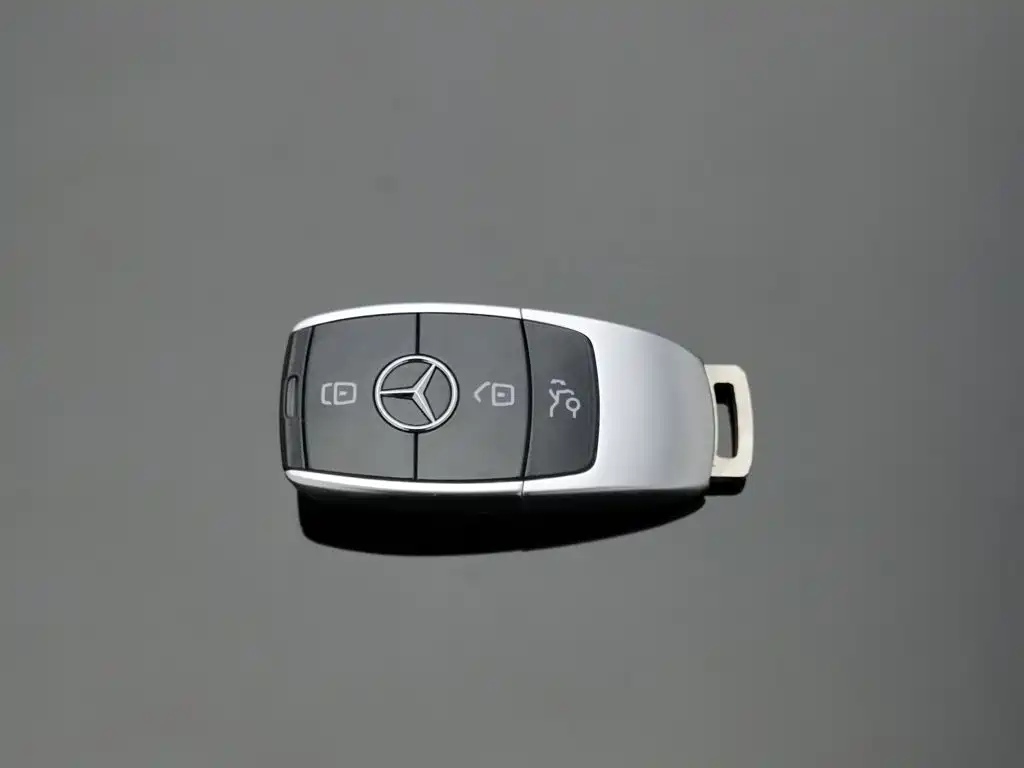 Mercedes-Benz E-Class — фото 19