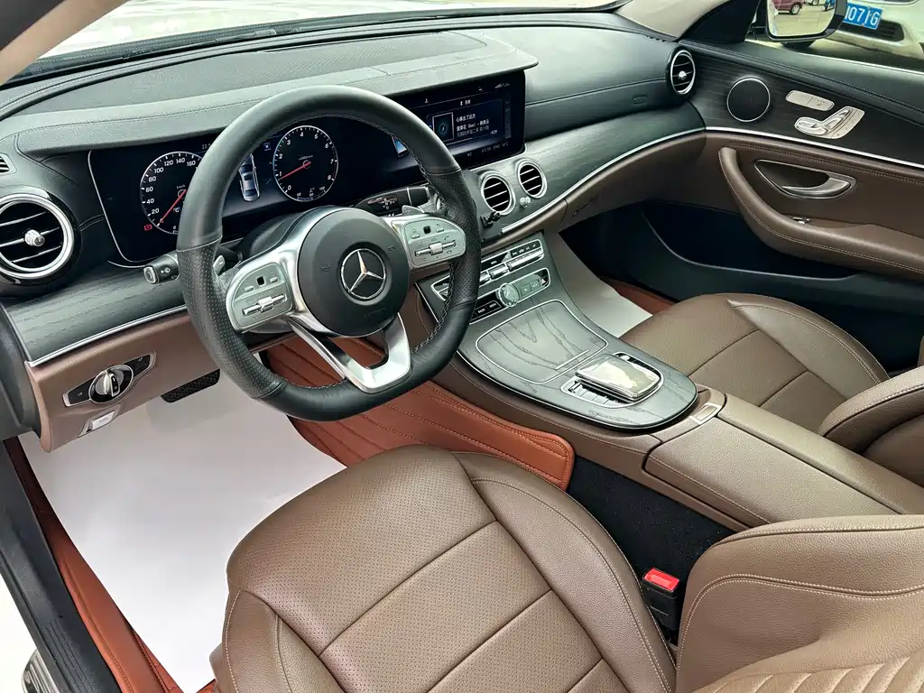 Mercedes-Benz E-Class — фото 5