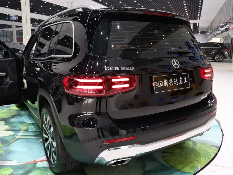 Mercedes-Benz GLB — фото 24