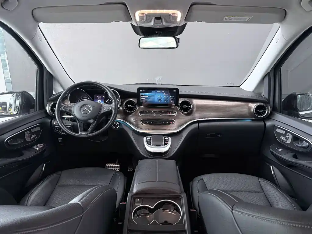 Mercedes-Benz V-Class — фото 14
