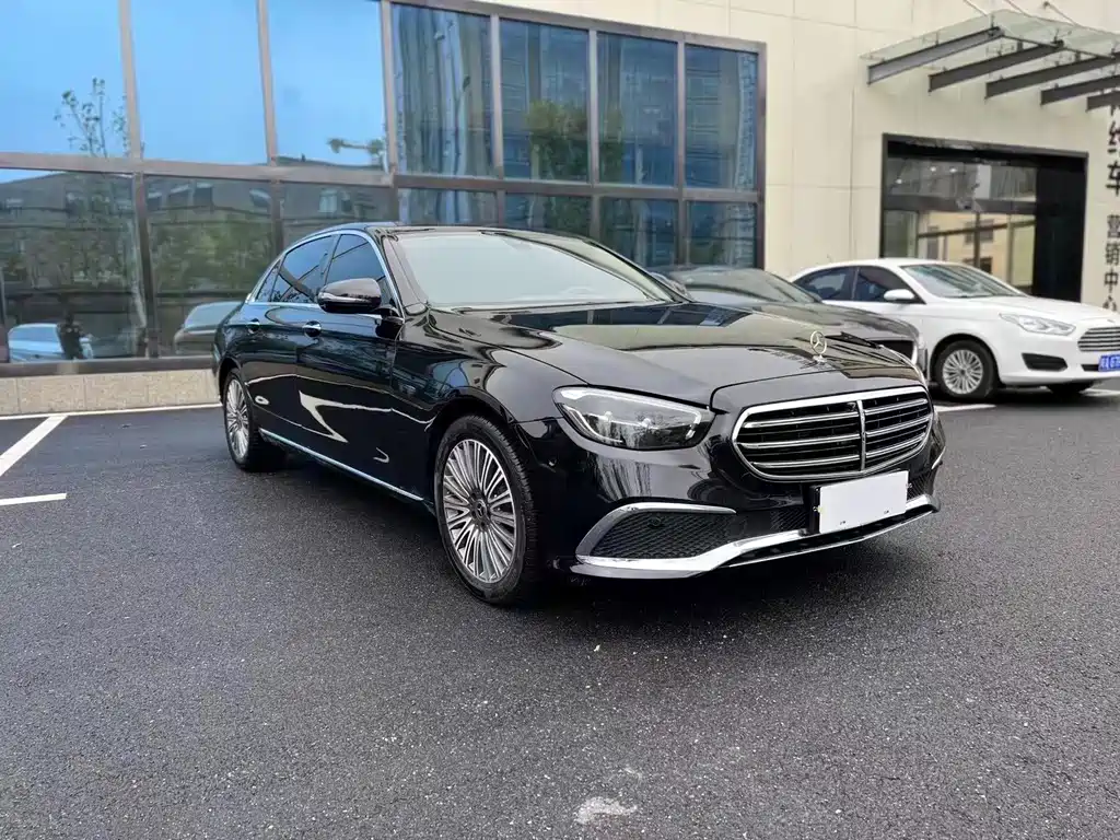 Mercedes-Benz E-Class — фото 2
