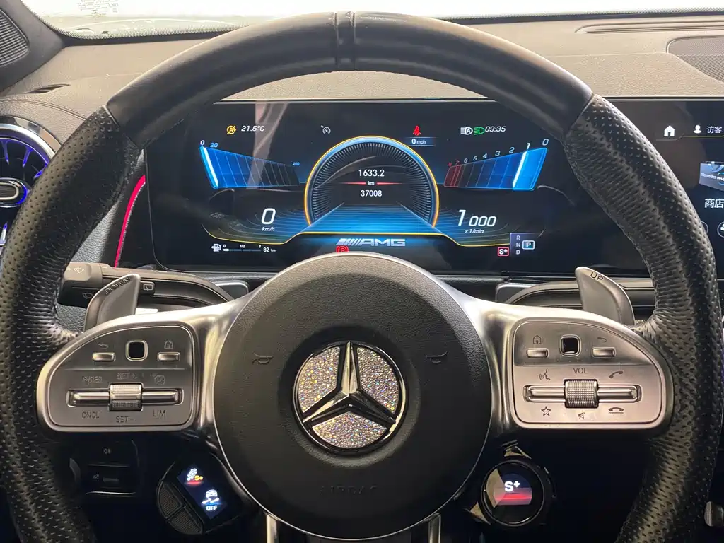 Mercedes-Benz GLB AMG — фото 11