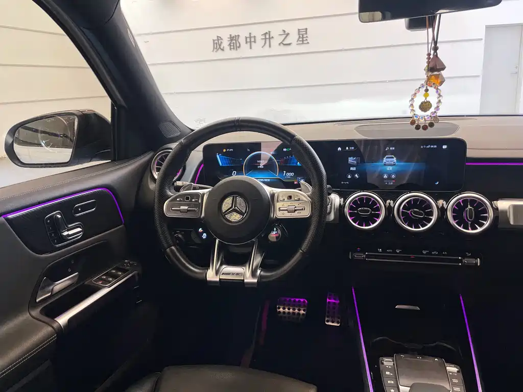 Mercedes-Benz GLB AMG — фото 10