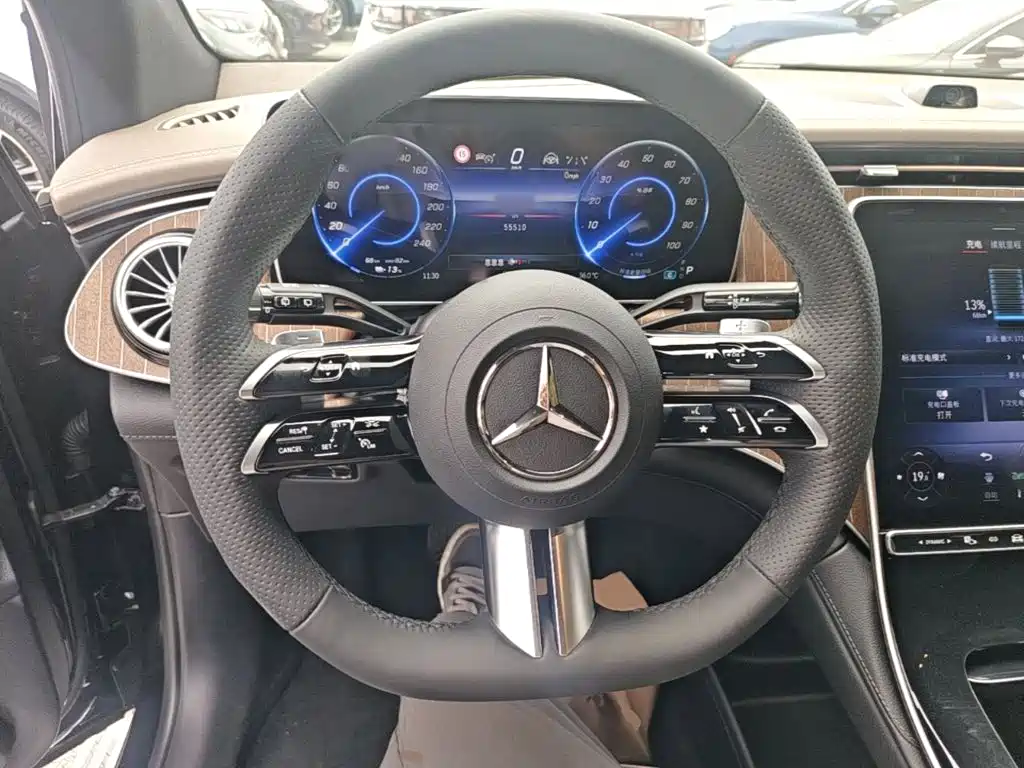 Mercedes-Benz EQE SUV — фото 11
