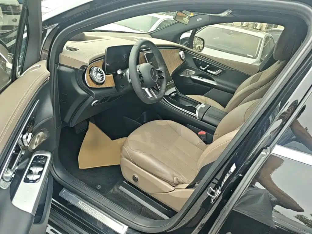 Mercedes-Benz EQE SUV — фото 15