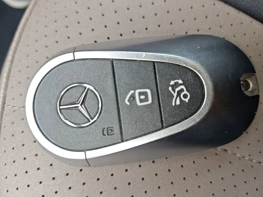 Mercedes-Benz EQE SUV — фото 9